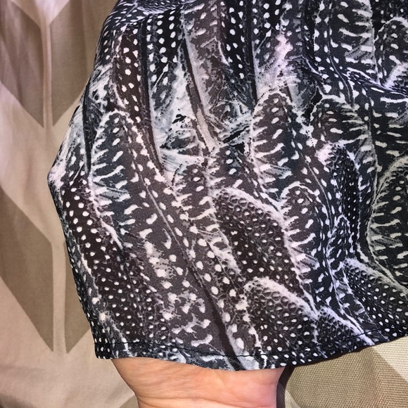 Sheer Black&white Feather Tank w/ Front Tie! - Picture 5 of 5